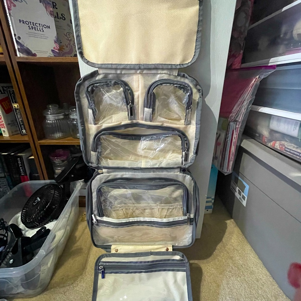 Large Travel organizer. NWT